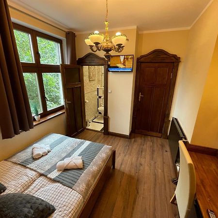 Bed and Breakfast Dworek Oliwski Danzig Exterior foto