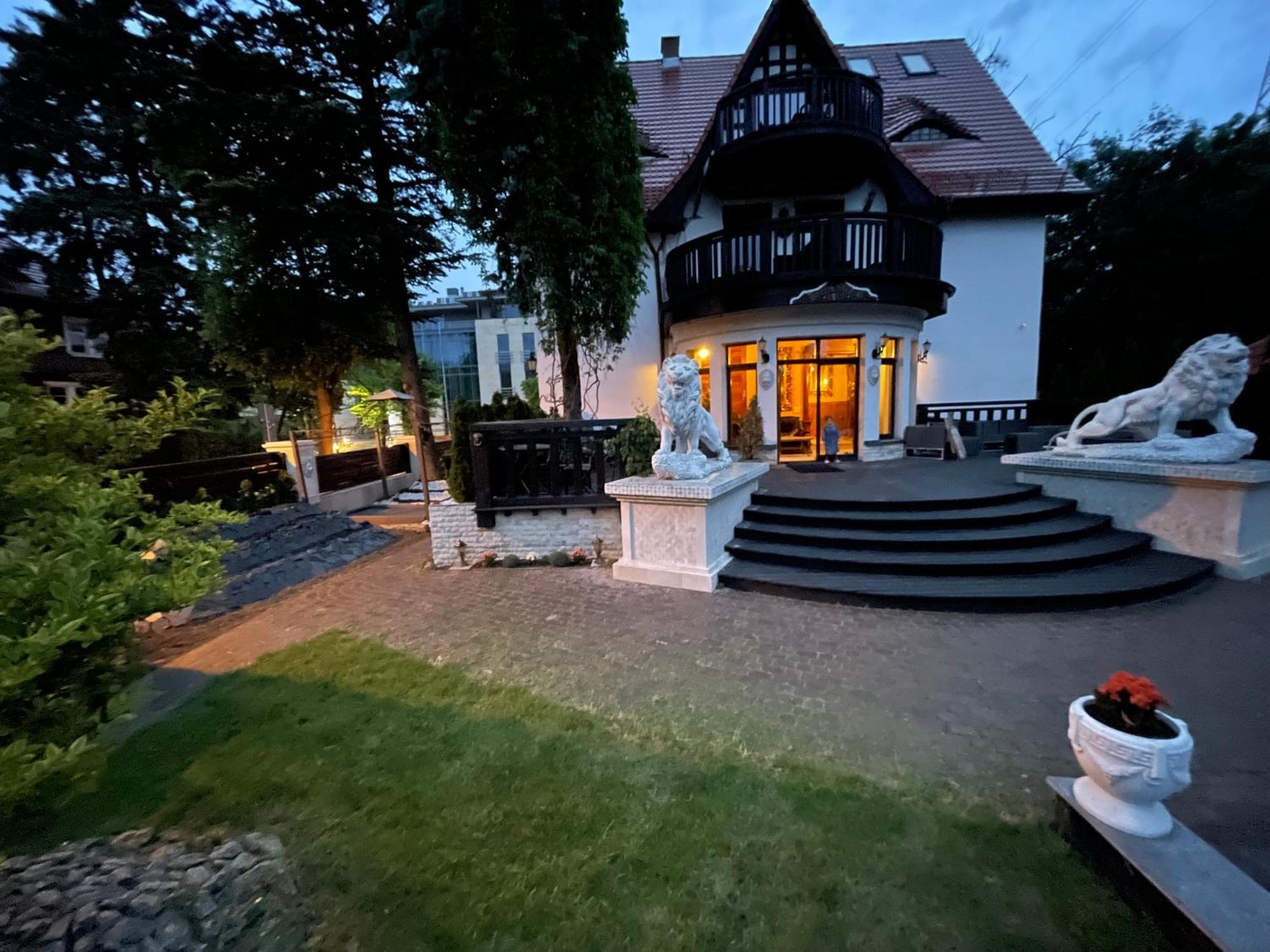 Bed and Breakfast Dworek Oliwski Danzig Exterior foto